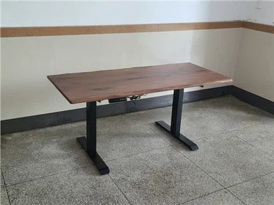 Scrivania da ufficio con ascensore elettrico in legno massello