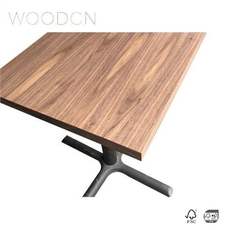 Piano del tavolo impiallacciato in noce nero